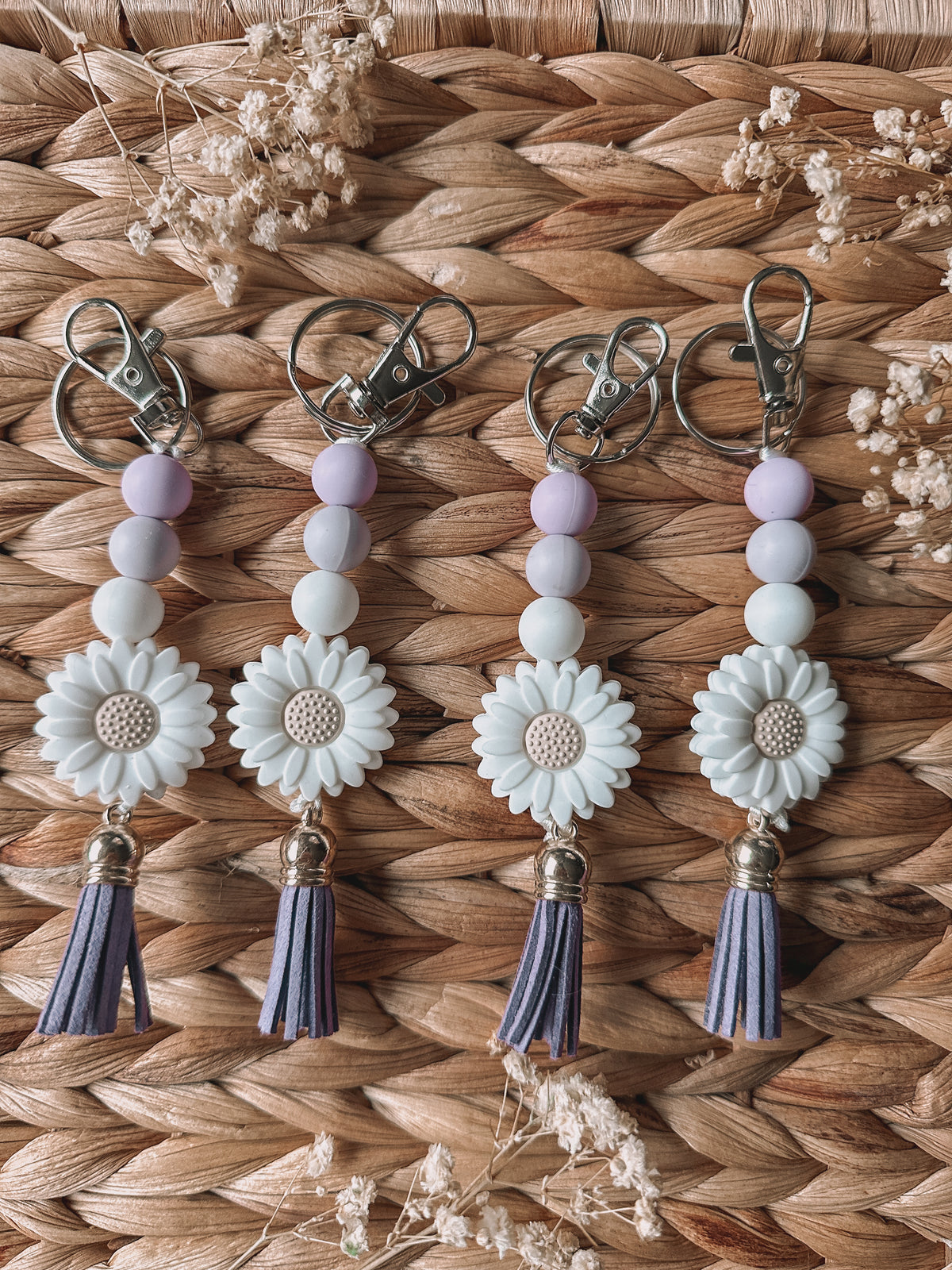 Hart Strings Keychain - Daisy
