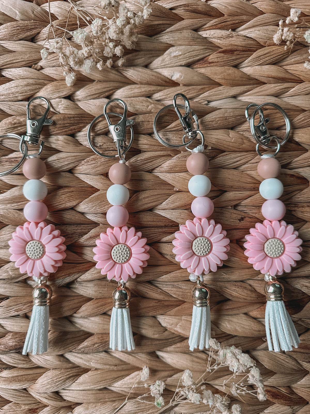 Hart Strings Keychain - Daisy