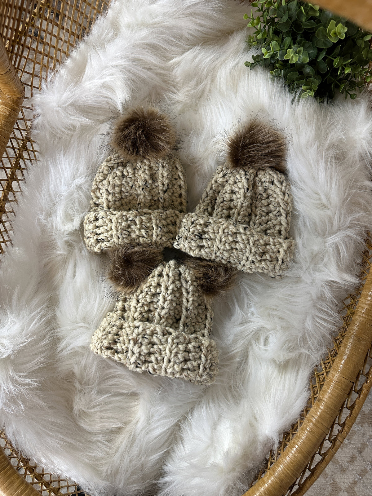 Hart Strings Medium Chunky Double Pom Crochet Toque