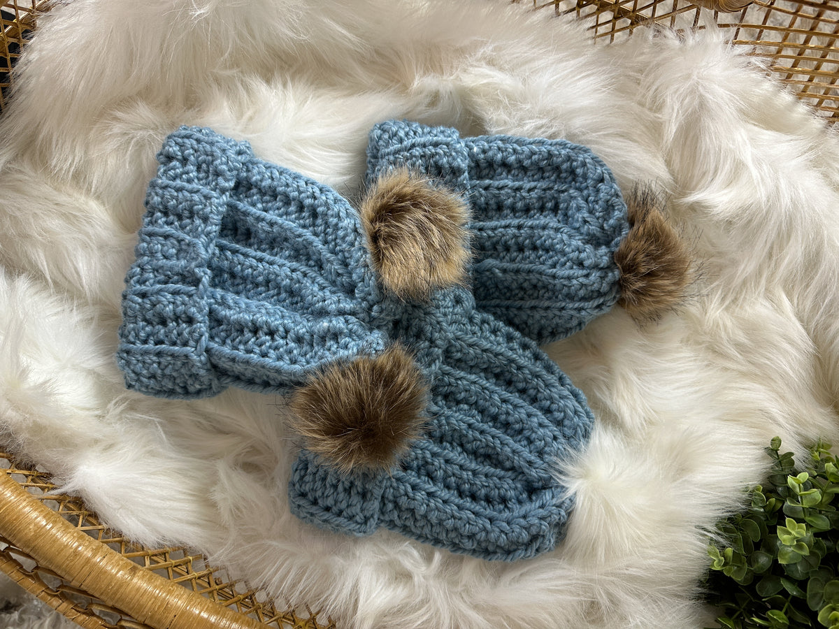 Hart Strings Medium Chunky Double Pom Crochet Toque