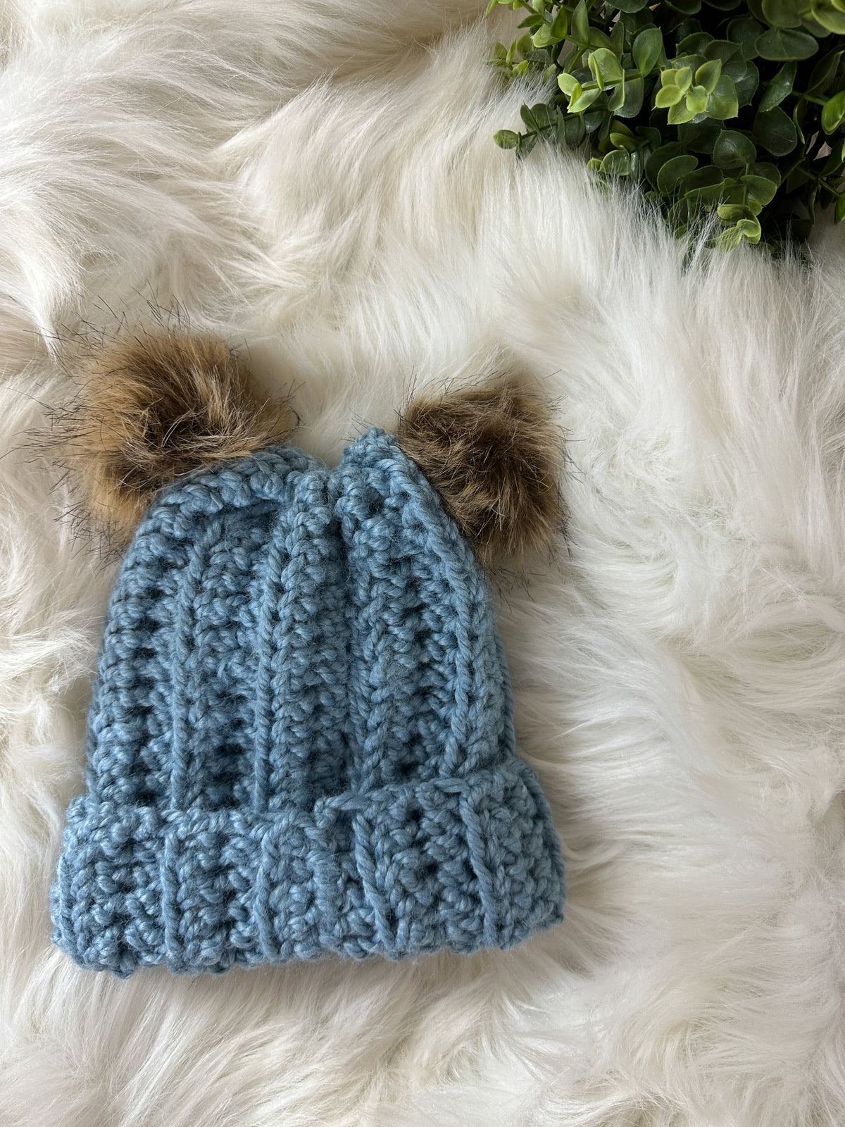 Hart Strings Medium Chunky Double Pom Crochet Toque