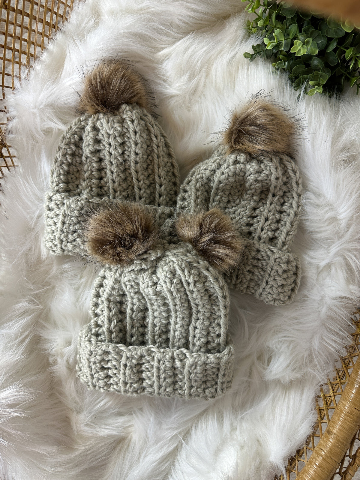 Hart Strings Medium Chunky Double Pom Crochet Toque