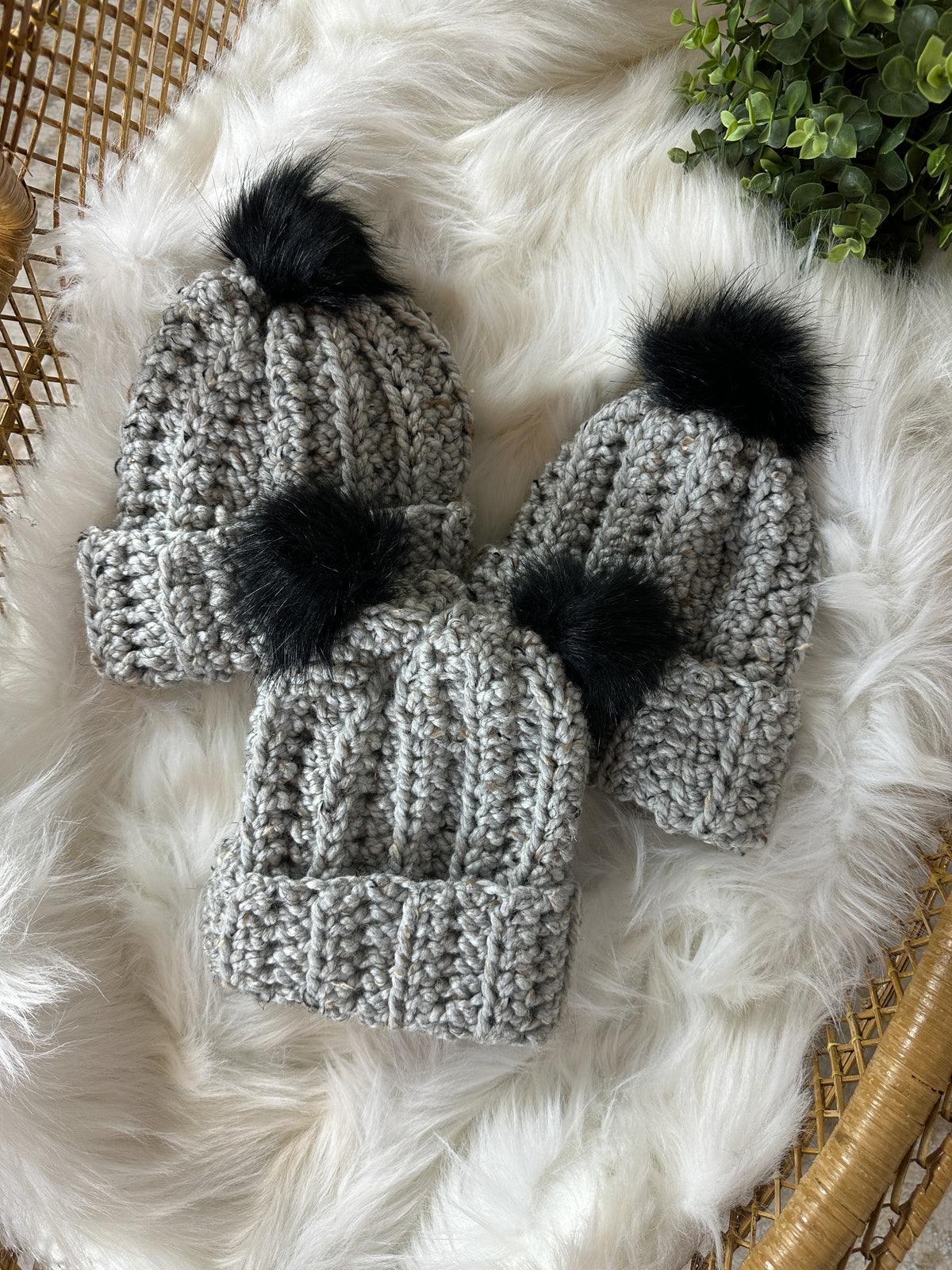 Hart Strings Medium Chunky Double Pom Crochet Toque