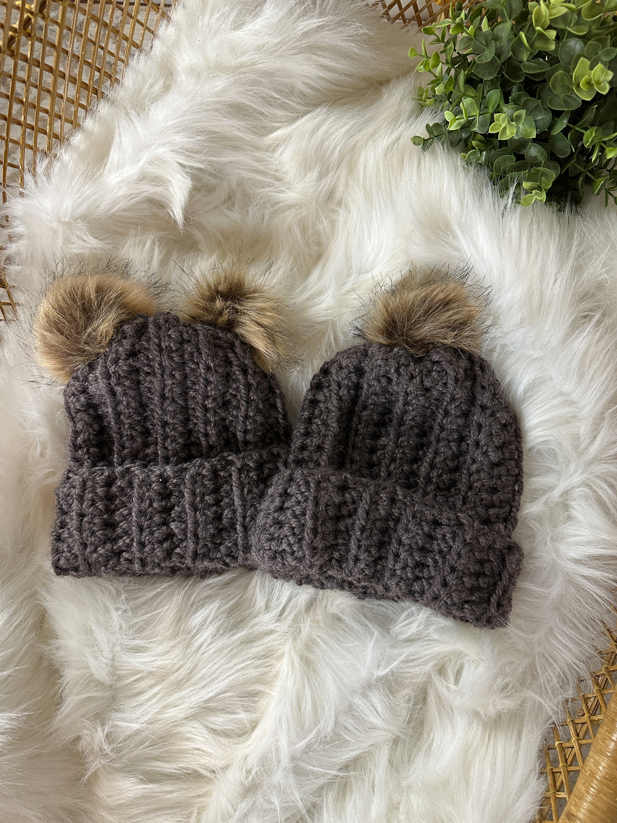 Hart Strings Medium Chunky Double Pom Crochet Toque