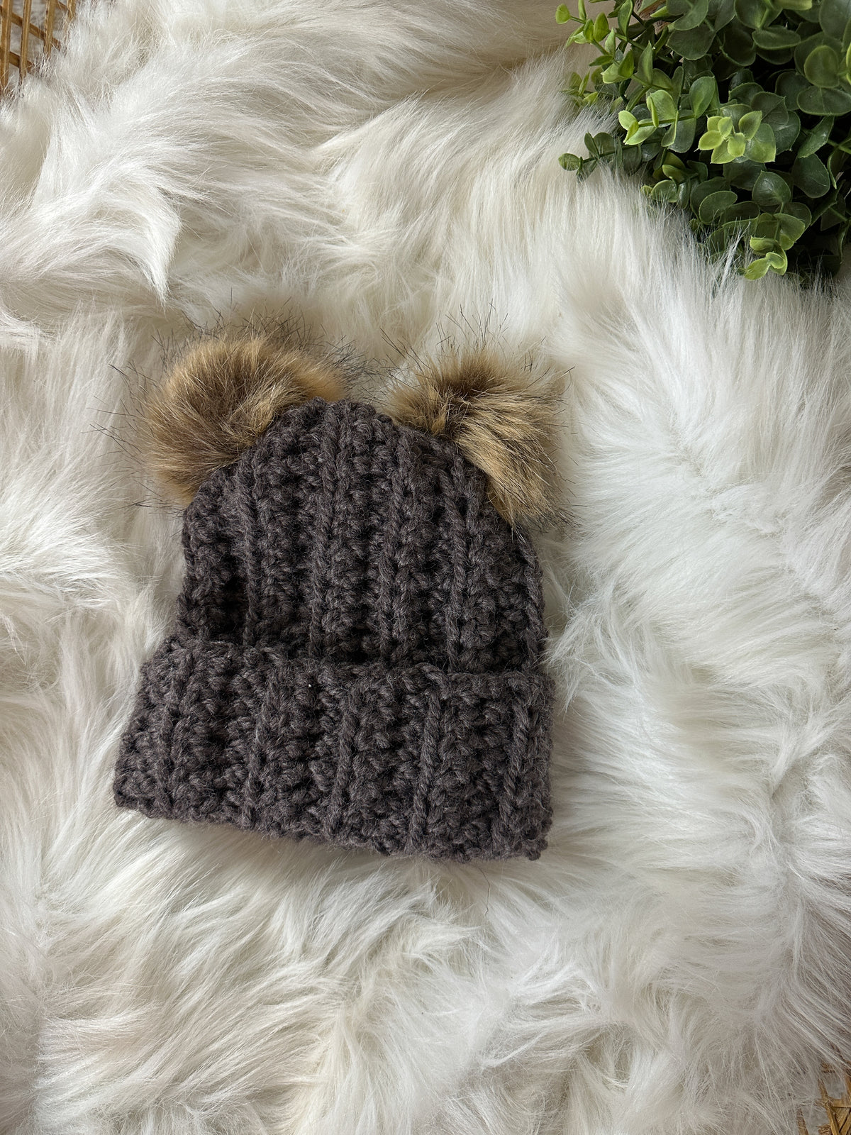 Hart Strings Medium Chunky Double Pom Crochet Toque
