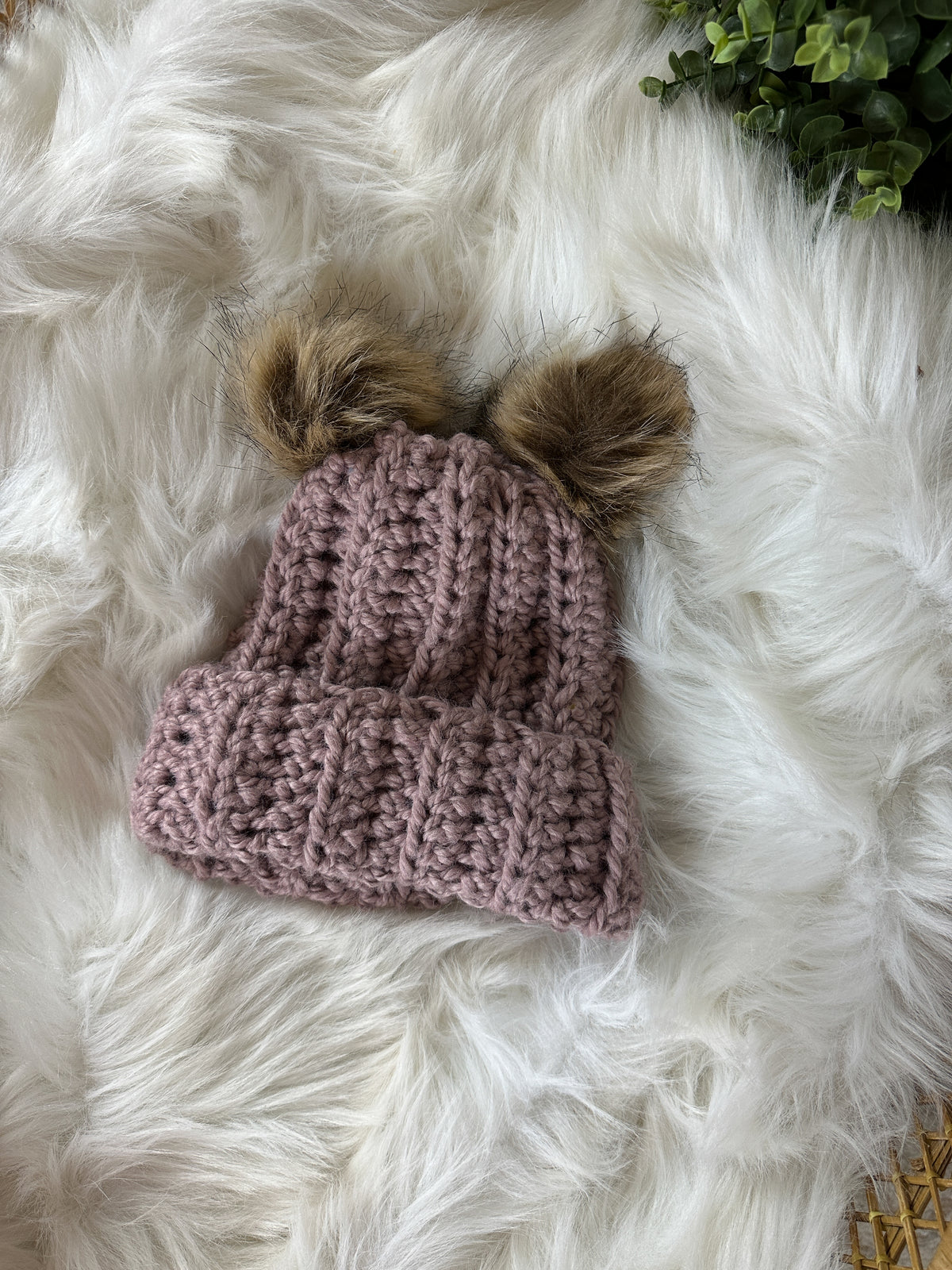 Hart Strings Medium Chunky Double Pom Crochet Toque